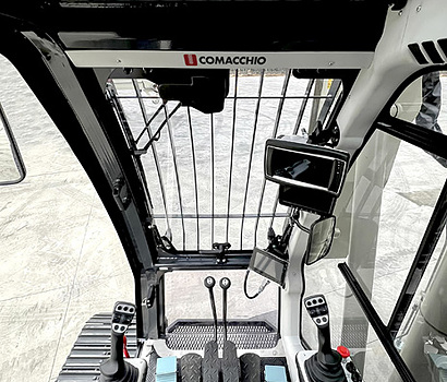 Comacchio 36 Cockpit